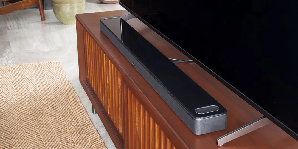 Bose Smart Soundbar 900 on a TV Console. 